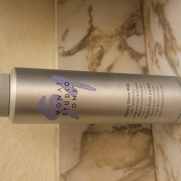 Monat Glossy Shine Mist - Picture 1 of 2